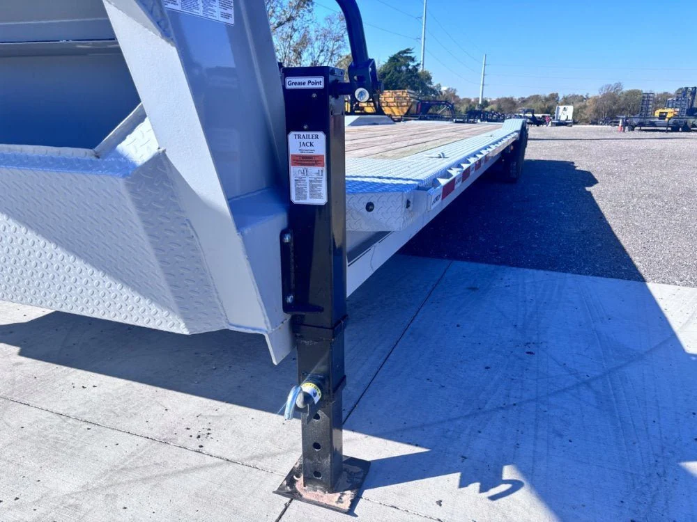Horizon EWZ Gooseneck Equipment Trailer - Image 4