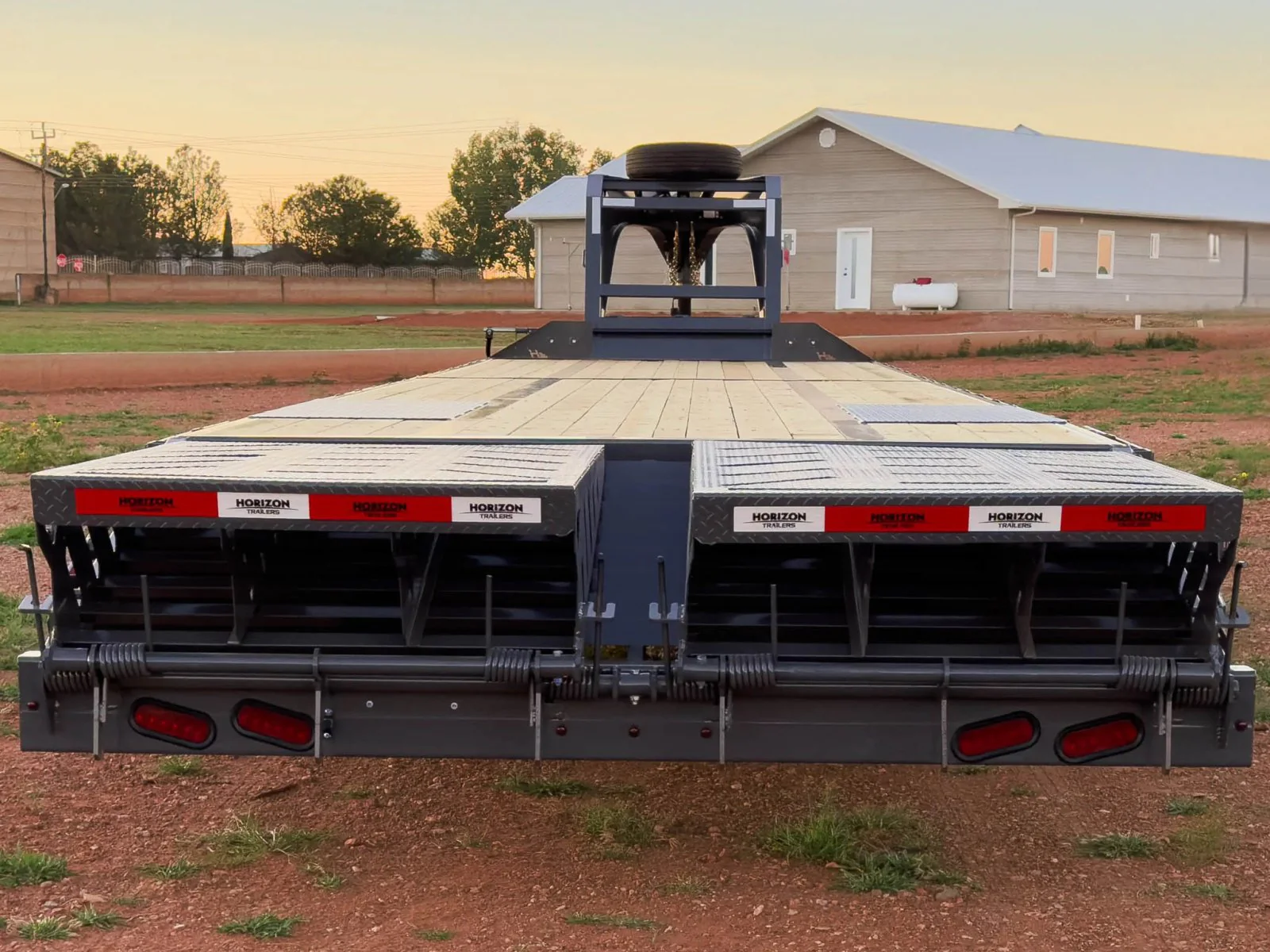 Horizon FHZ Gooseneck Deckover Trailer - Image 8