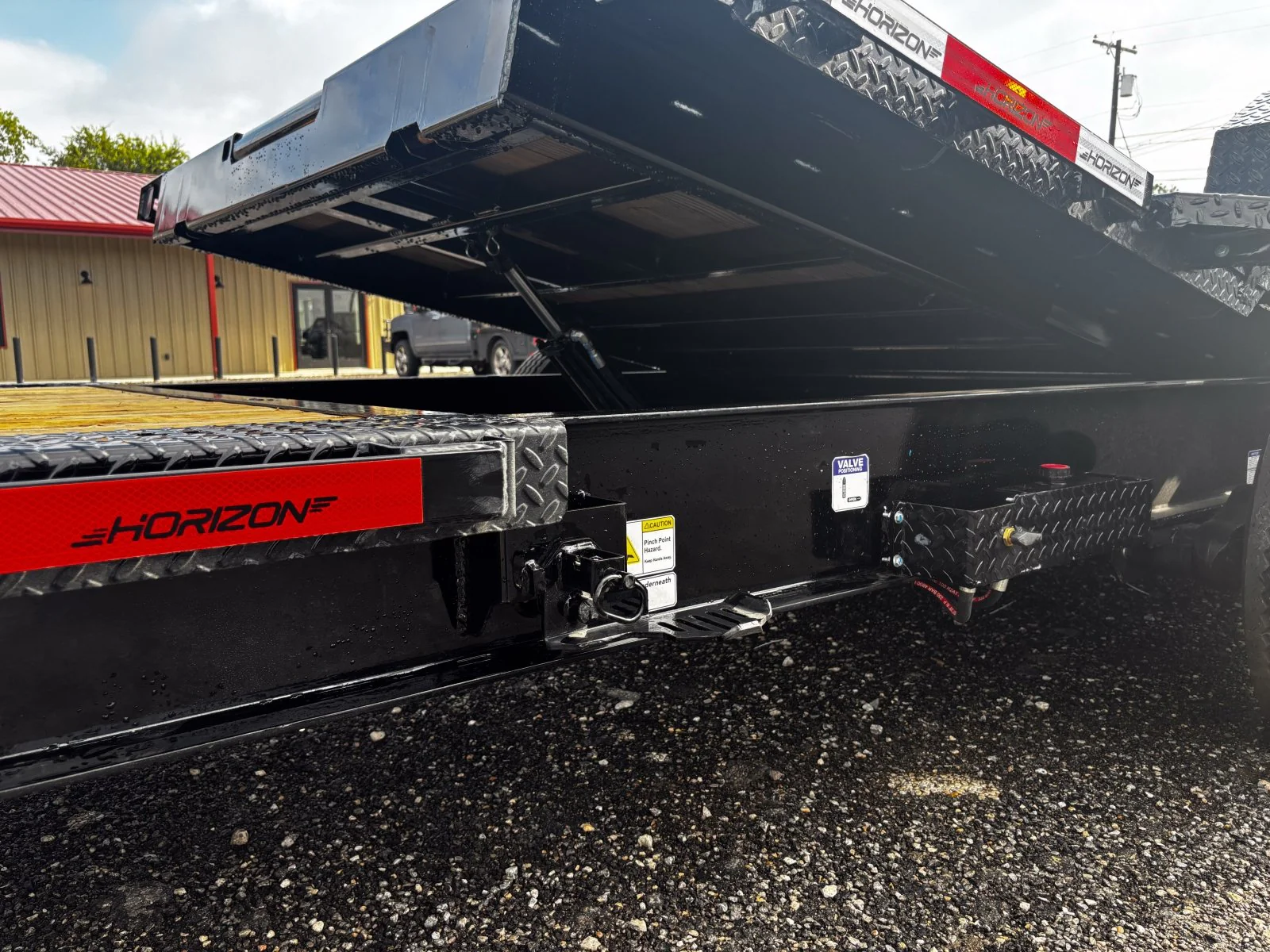 Horizon HET Bumper Pull Tilt Trailer - Image 8