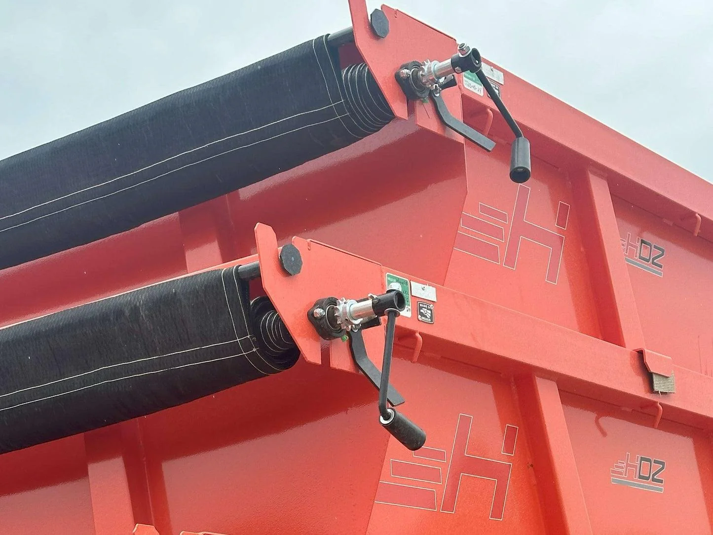 Horizon 16' RDZ GN Roll off Bundle (2) 7k Axles + 3 Bins w/ 4' Walls HZN16GN7K4FTEDZ3ORANGETX - Image 2