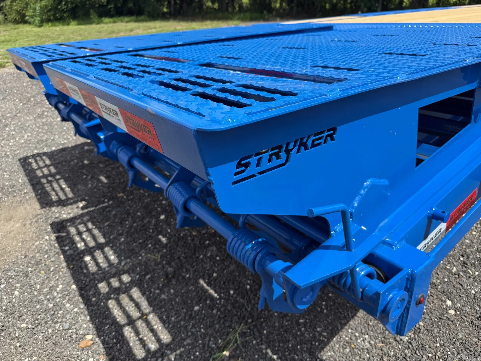 Stryker Single Wheel Deckover Trailer - Image 15
