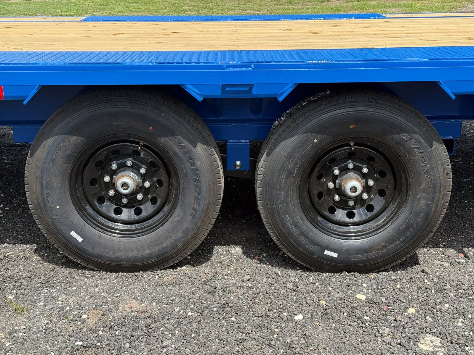 Stryker Single Wheel Deckover Trailer - Image 17