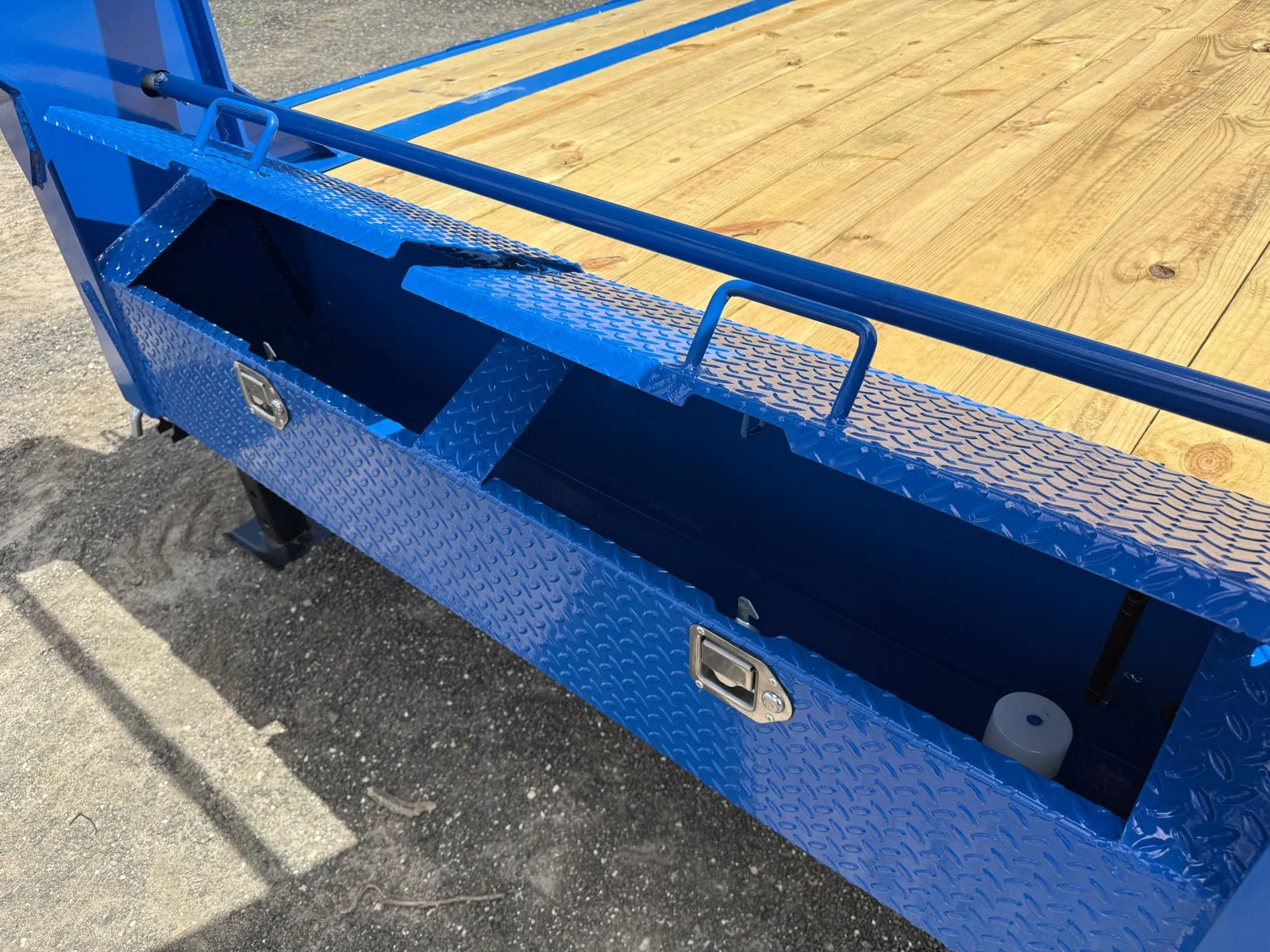Stryker Single Wheel Deckover Trailer - Image 4